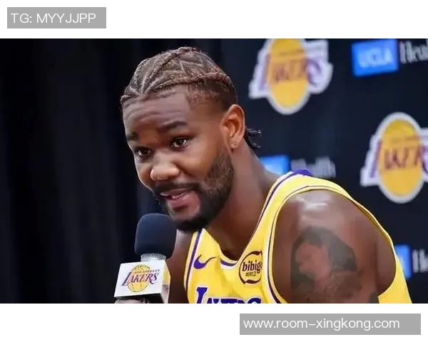 卧龙凤雏组合再现赛场风采美媒调侃艾顿与布朗尼的精彩对决